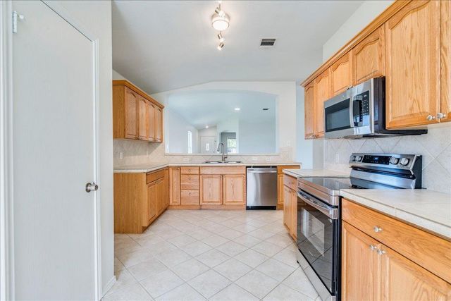 100 Easy ST, Hutto, TX 78634