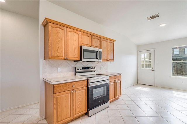100 Easy ST, Hutto, TX 78634