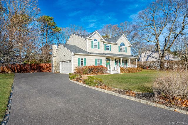 9 Minto Court, Centereach, NY 11720