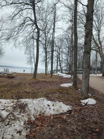 4150 Central Street, Green Lake Twp, MI 49643