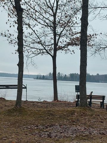 4150 Central Street, Green Lake Twp, MI 49643