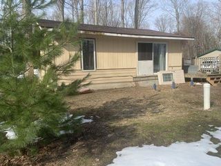 4150 Central Street, Green Lake Twp, MI 49643
