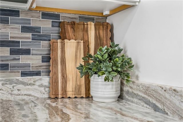 125 Horseshoe LNDG, Hampton, VA 23669