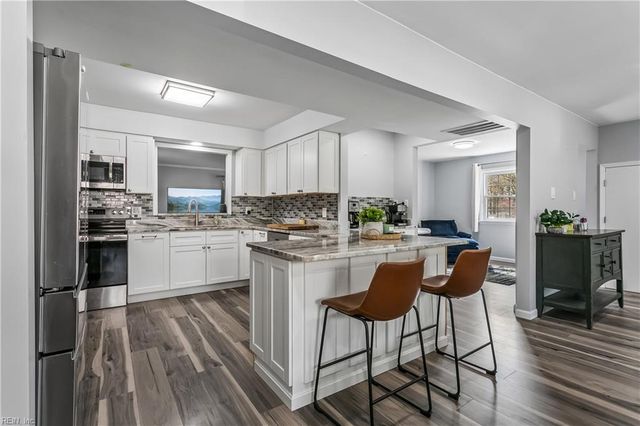 125 Horseshoe LNDG, Hampton, VA 23669