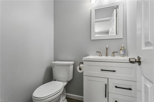 125 Horseshoe LNDG, Hampton, VA 23669