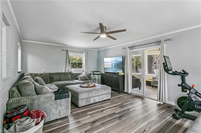 125 Horseshoe LNDG, Hampton, VA 23669