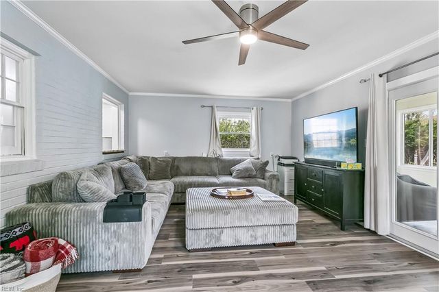 125 Horseshoe LNDG, Hampton, VA 23669