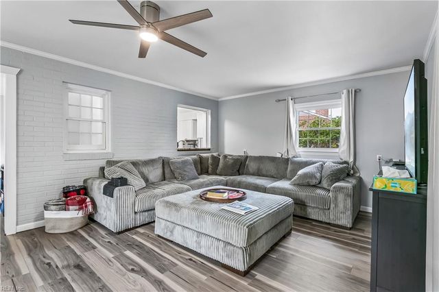 125 Horseshoe LNDG, Hampton, VA 23669