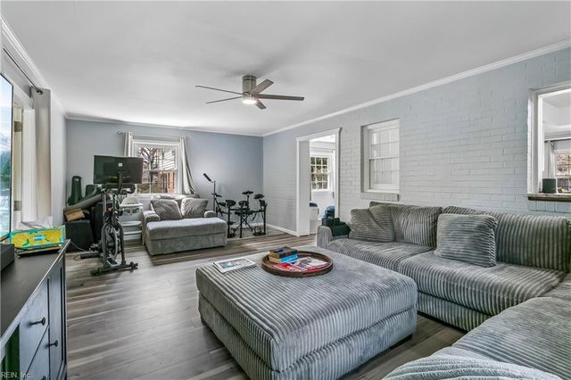 125 Horseshoe LNDG, Hampton, VA 23669