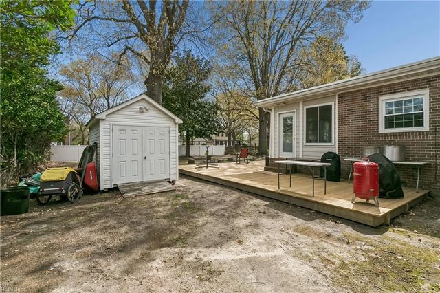 125 Horseshoe LNDG, Hampton, VA 23669