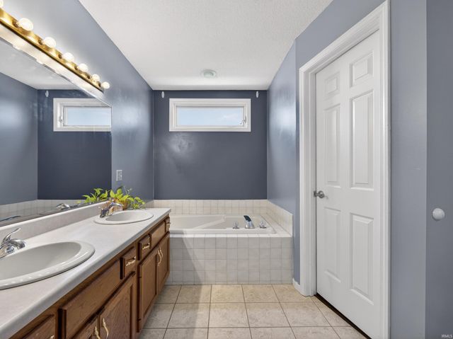 5103 Holly Oak Road, Fort Wayne, IN 46845