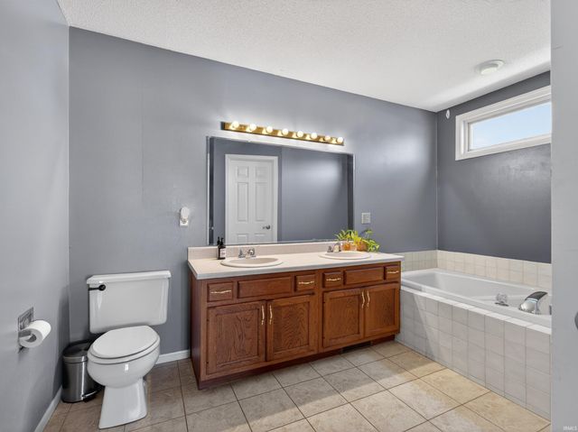 5103 Holly Oak Road, Fort Wayne, IN 46845
