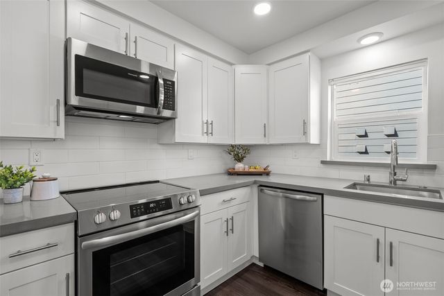 940 N 89th Street, Seattle, WA 98103