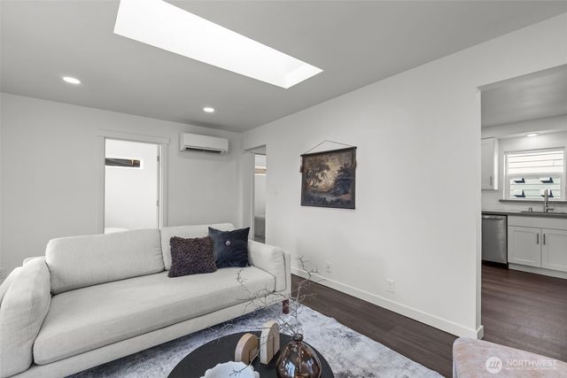 940 N 89th Street, Seattle, WA 98103