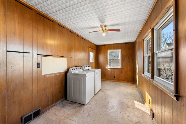 2121 15th ST A, Moline, IL 61265