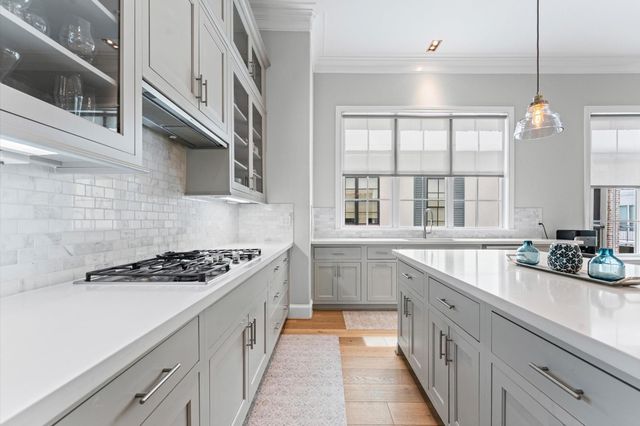 1308 Castle Court A, Houston, TX 77006