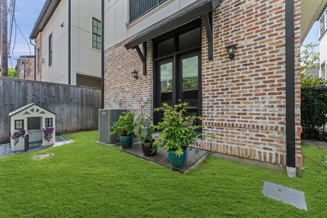 1308 Castle Court A, Houston, TX 77006