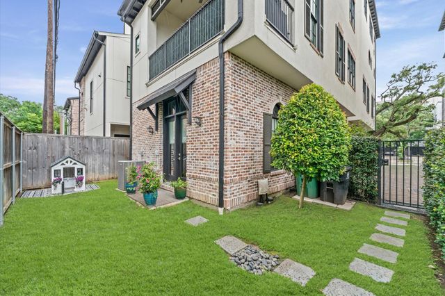 1308 Castle Court A, Houston, TX 77006
