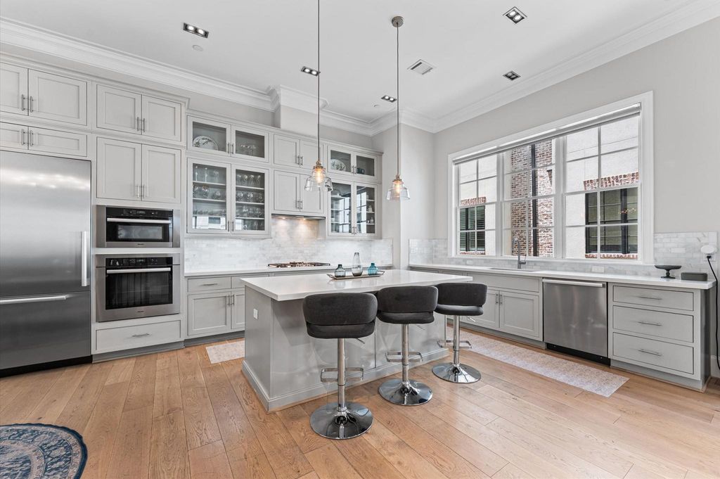 1308 Castle Court A, Houston, TX 77006