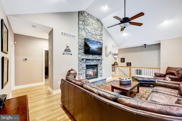 265 LONGVIEW DR, Lake Harmony, PA 18624