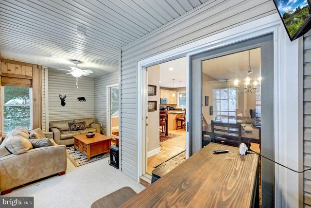 265 LONGVIEW DR, Lake Harmony, PA 18624