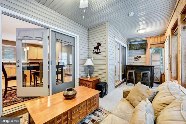 265 LONGVIEW DR, Lake Harmony, PA 18624