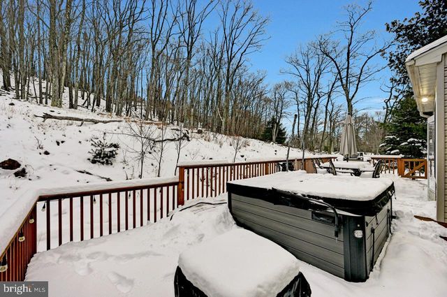 265 LONGVIEW DR, Lake Harmony, PA 18624