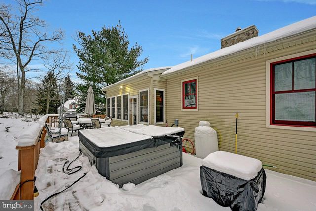 265 LONGVIEW DR, Lake Harmony, PA 18624