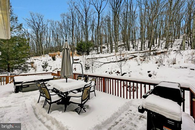 265 LONGVIEW DR, Lake Harmony, PA 18624