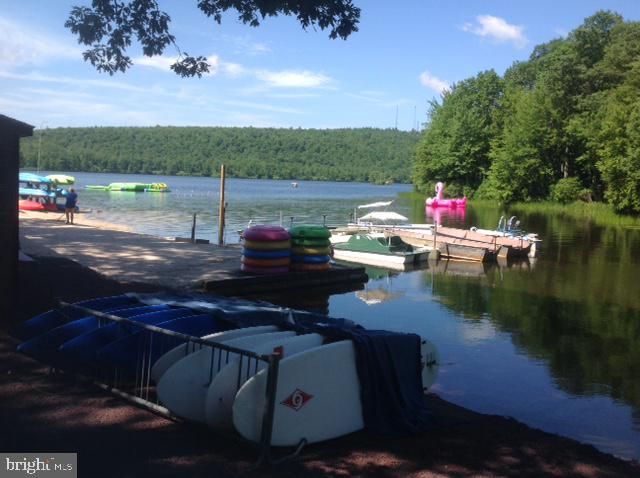 265 LONGVIEW DR, Lake Harmony, PA 18624