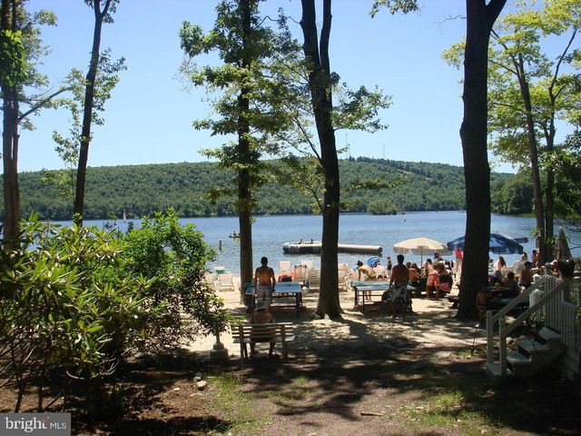 265 LONGVIEW DR, Lake Harmony, PA 18624