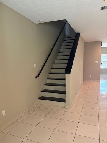 7403 Buena Vista Street B, Houston, TX 77087