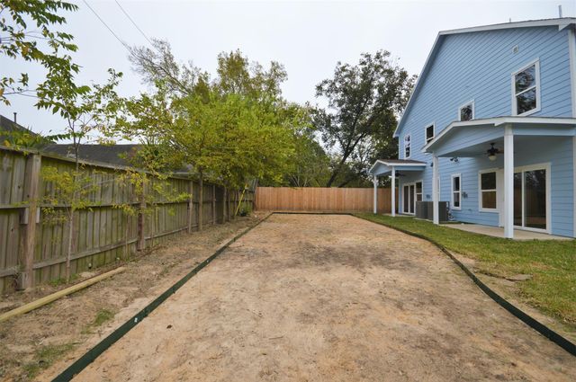 7403 Buena Vista Street B, Houston, TX 77087