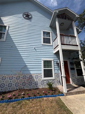 7403 Buena Vista Street B, Houston, TX 77087