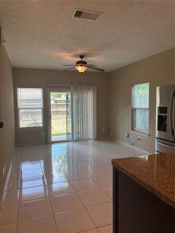 7403 Buena Vista Street B, Houston, TX 77087