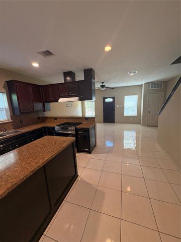 7403 Buena Vista Street B, Houston, TX 77087