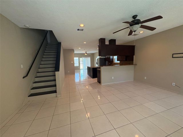 7403 Buena Vista Street B, Houston, TX 77087