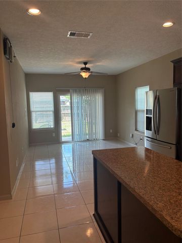 7403 Buena Vista Street B, Houston, TX 77087