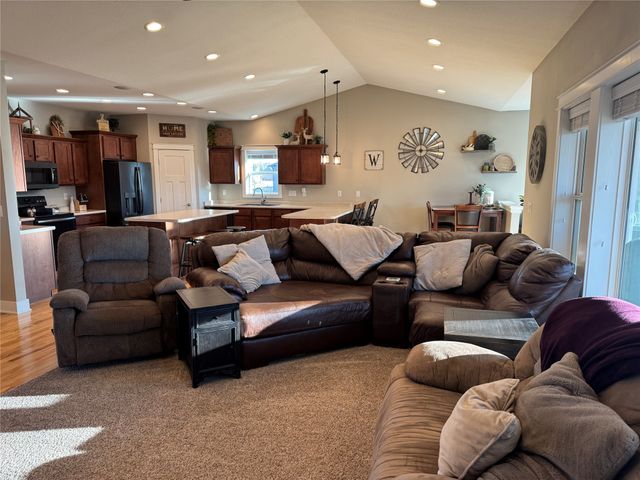 8002 NW 104th Court, Johnston, IA 50131