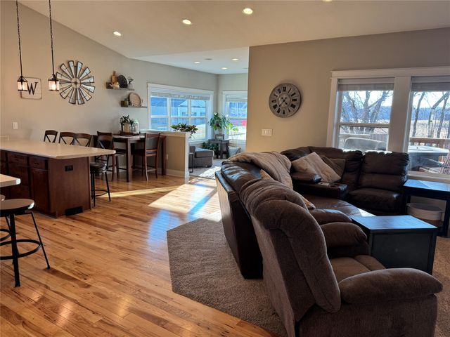 8002 NW 104th Court, Johnston, IA 50131