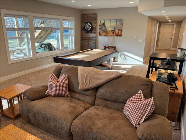 8002 NW 104th Court, Johnston, IA 50131