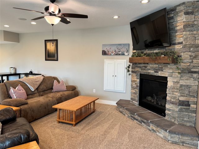 8002 NW 104th Court, Johnston, IA 50131