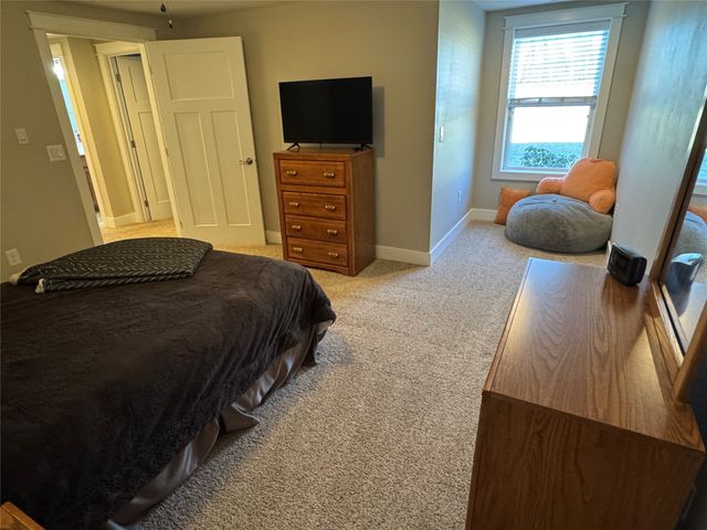 8002 NW 104th Court, Johnston, IA 50131