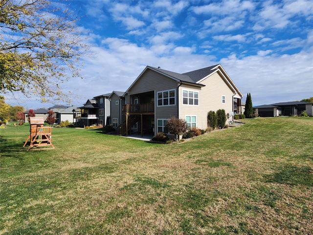 8002 NW 104th Court, Johnston, IA 50131