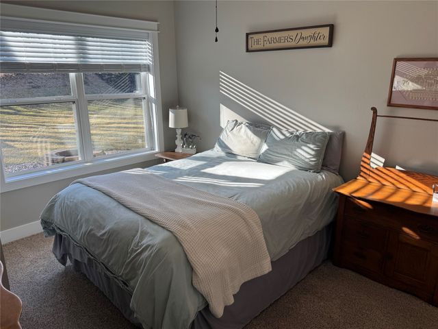 8002 NW 104th Court, Johnston, IA 50131