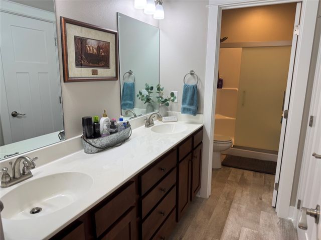 8002 NW 104th Court, Johnston, IA 50131