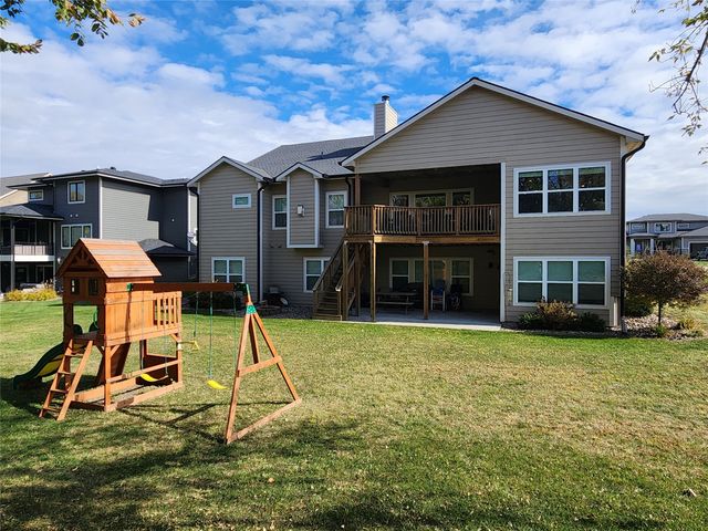 8002 NW 104th Court, Johnston, IA 50131