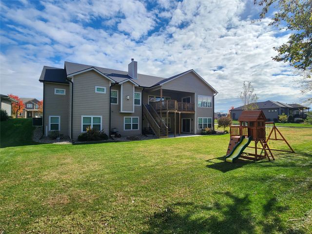 8002 NW 104th Court, Johnston, IA 50131