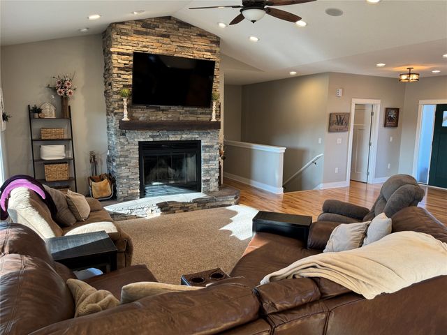 8002 NW 104th Court, Johnston, IA 50131