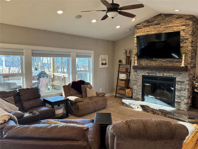 8002 NW 104th Court, Johnston, IA 50131